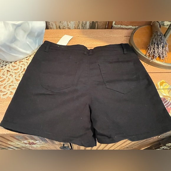 HYBRID & COMPANY Womens Butt Llifting Twill Shorts Size 14 Stretchy Black 🔥 - Picture 2 of 10